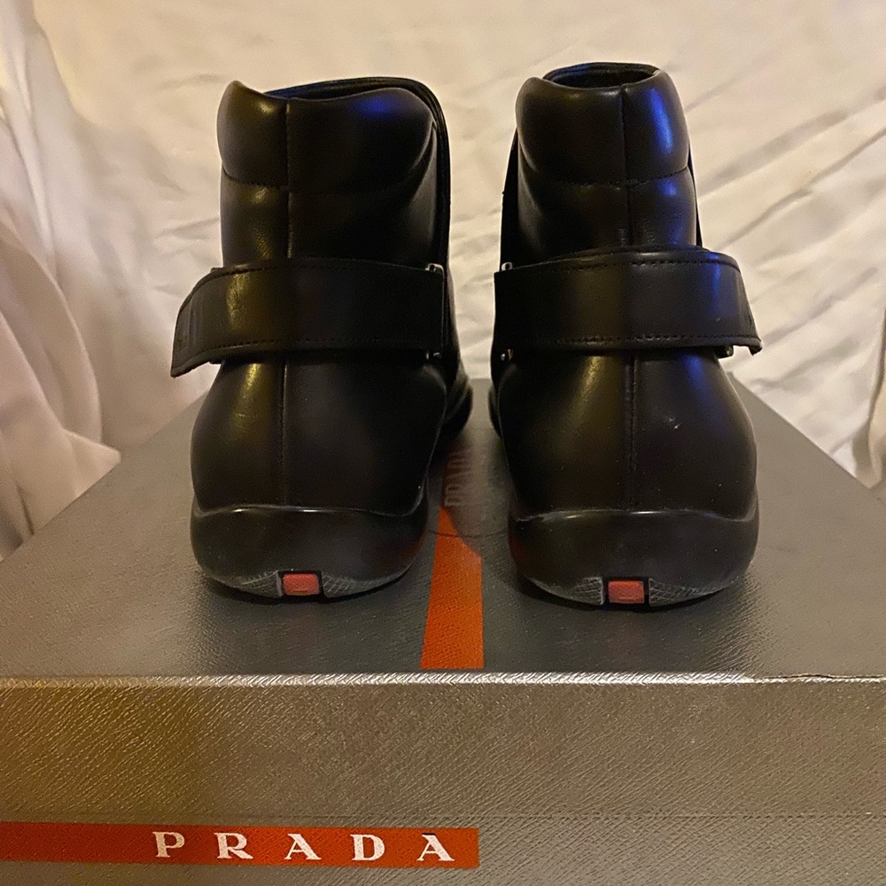 Prada - Picture 1 of 4